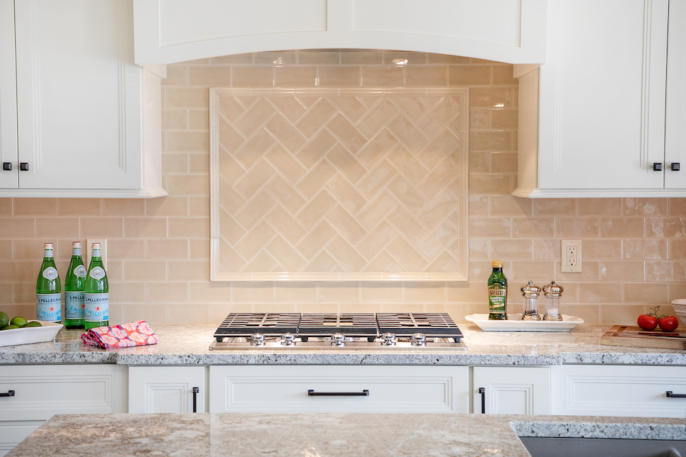 artistic backsplash to encourage tidy habits