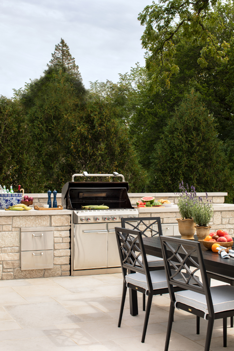 Outdoor Kitchens Make the Most of Spring and Summer
