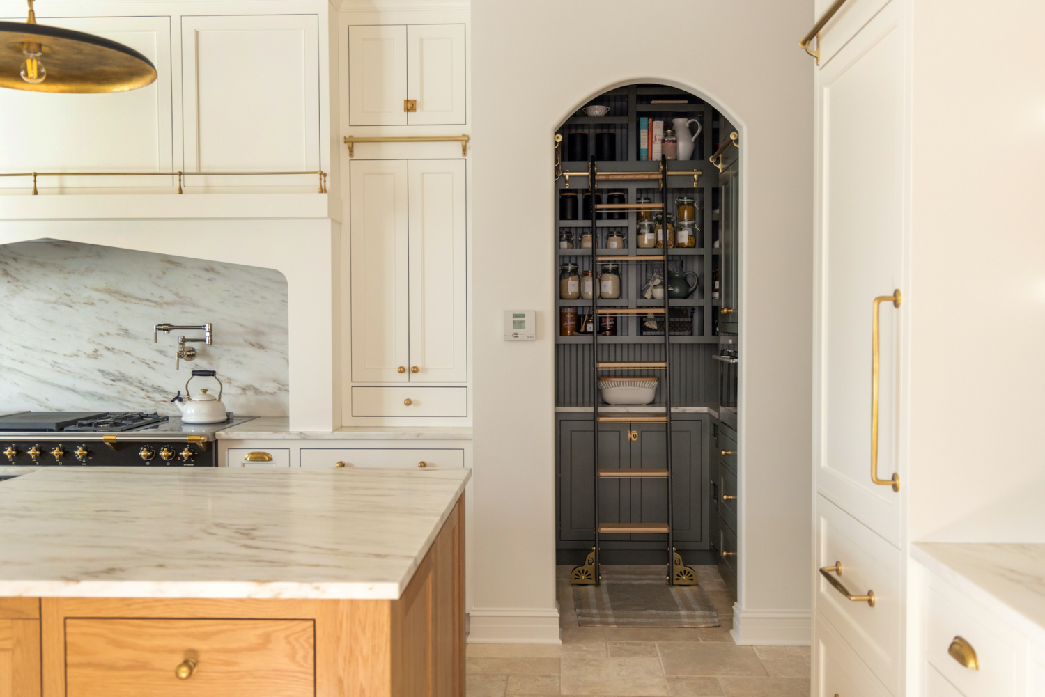 seamless pantry design 